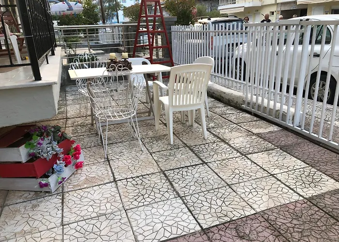 Niki's Paralía