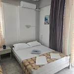 Niki's Paralía
