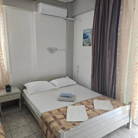 Niki's Paralía